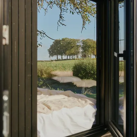 Raus Tiny House Auf Dem Land Mit Hoftieren Und Sauna אכסניה